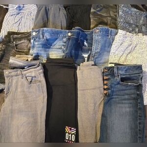 Lot/Bundle of 14 Womens Bottoms, Shorts/Pants (M, 10, 12)
